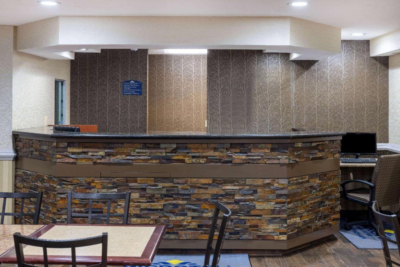 Microtel Inn And Suites - Солсбъри Екстериор снимка